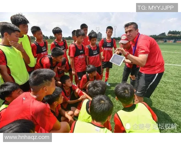 胡潇足球：探索年轻球员的成长之路与未来发展潜力分析