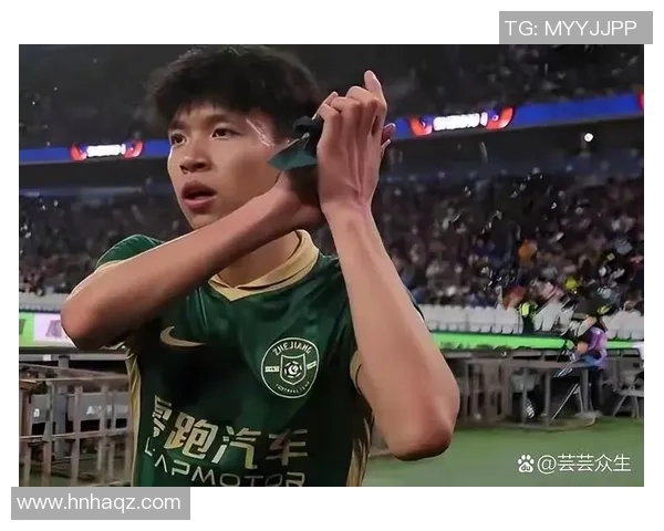 足球球星在比赛中意外受伤流血引发球迷热议与媒体关注 足球球星在比赛中意外受伤流血引发球迷热议与媒体关注