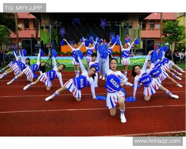 铜像下的激情与梦想踢足球的艺术与精神交融之旅 铜像下的激情与梦想踢足球的艺术与精神交融之旅